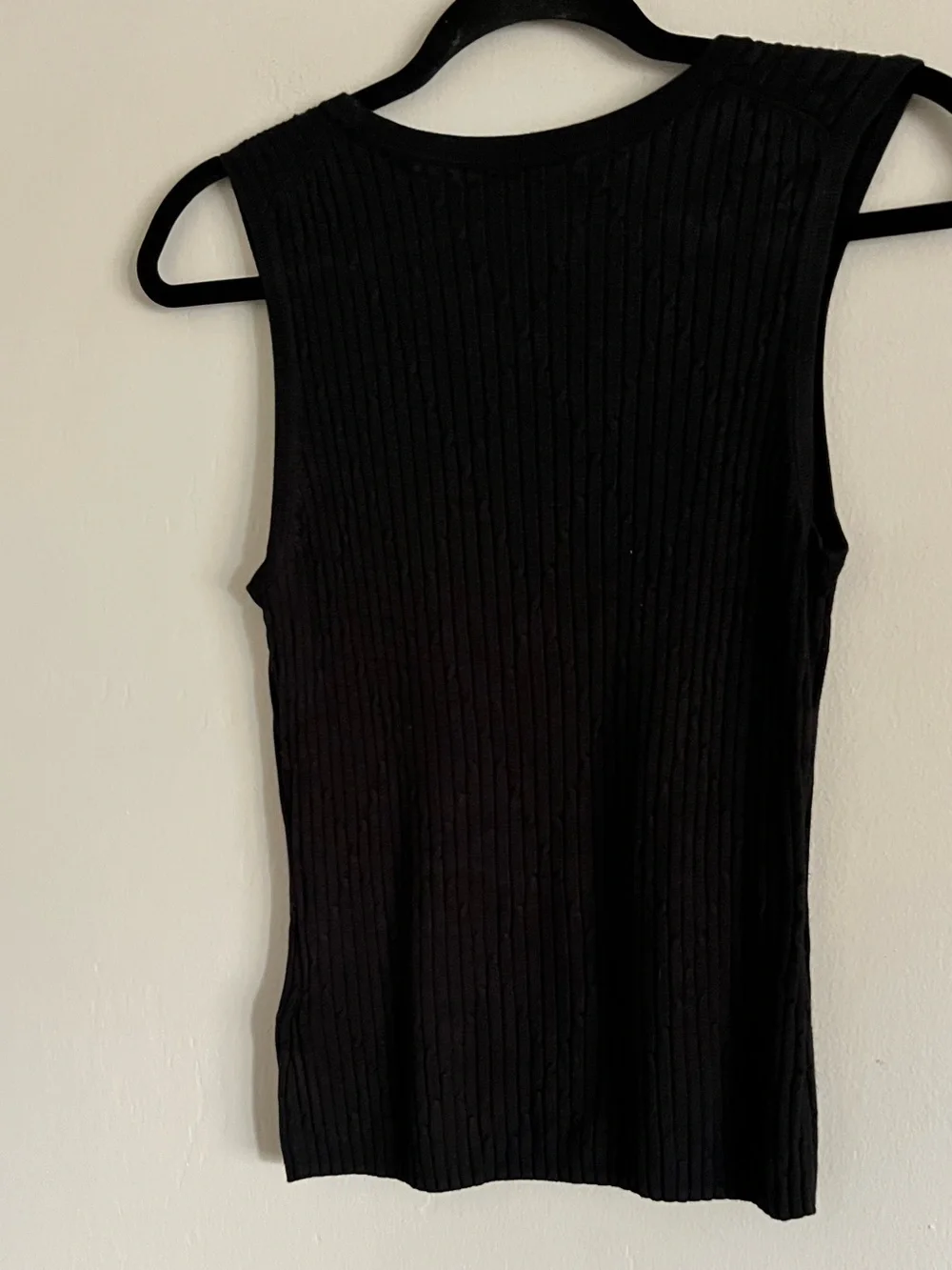 Brooks Brothers  Cable Knit Cropped Sleeveless Sweater Sz Medium